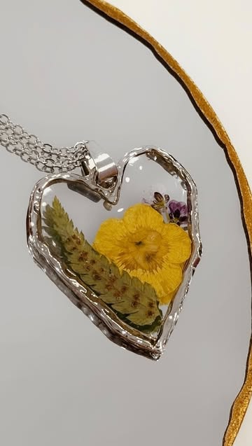 گردنبند بنفشه‌زر