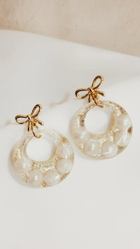 گوشواره زرین ترکیب اکلیل و رزین و مروارید