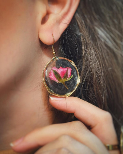 گوشواره گل سرخ با فریم استیل