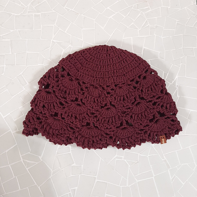 کلاه قلاببافی زرشکی زنانه