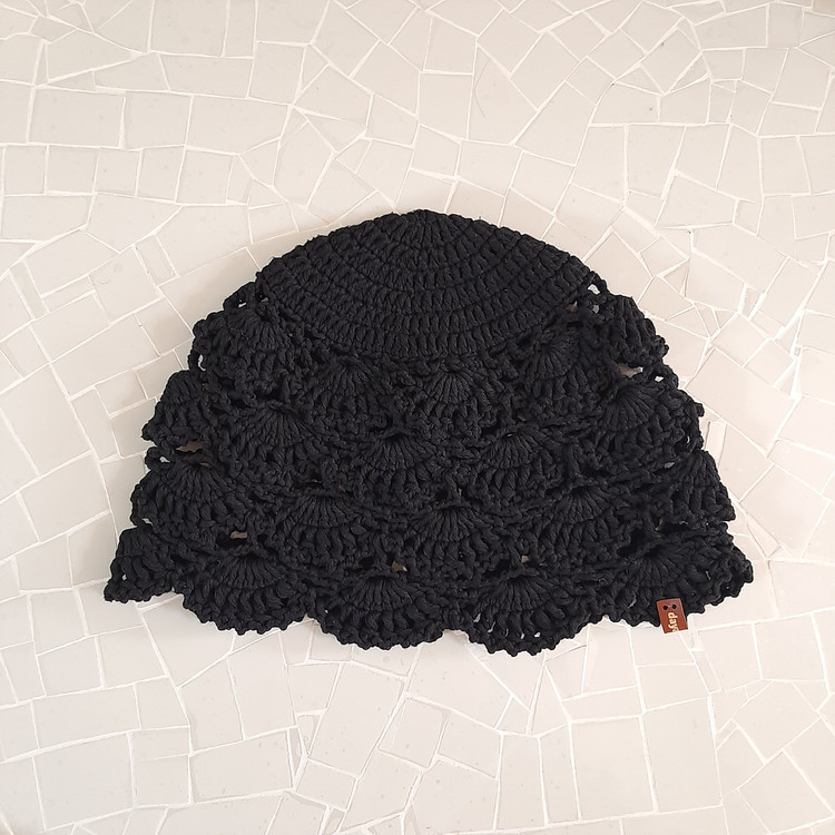 کلاه قلاببافی مشکی زنانه