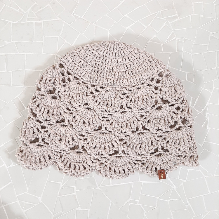 کلاه قلاببافی زنانه رنگ کرمی