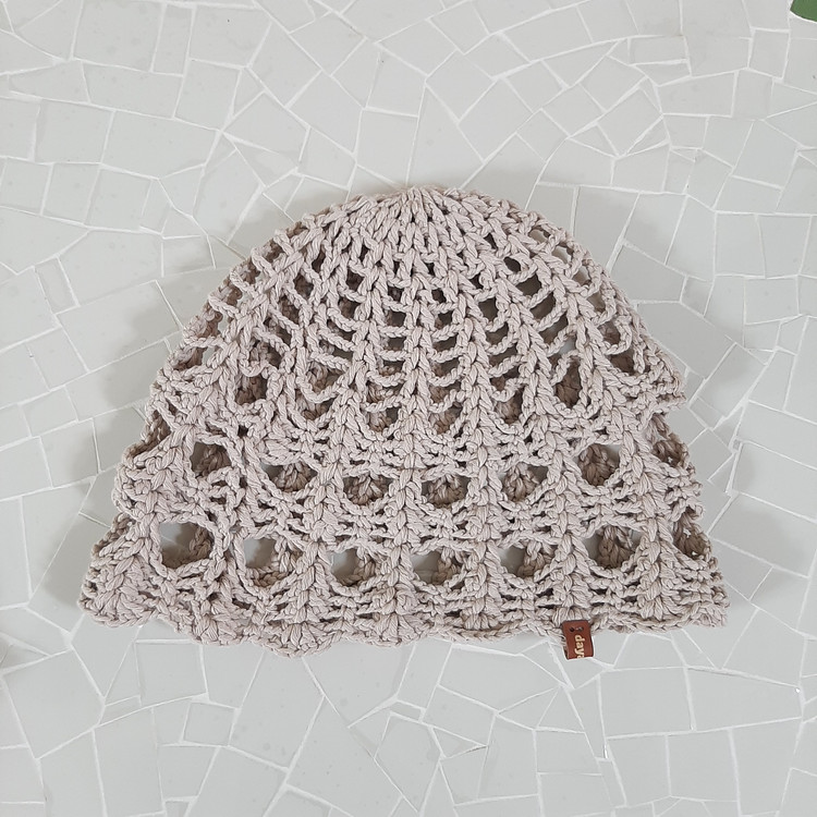 کلاه قلاببافی رنگ کرمی