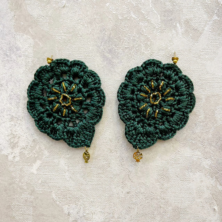 گوشواره قلاببافی